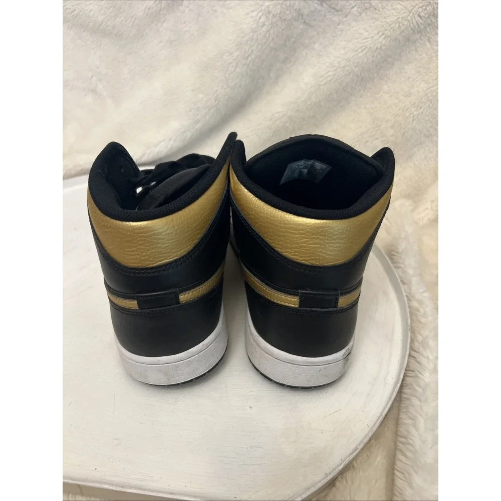 Nike Air Jordan 1 Mid Black Gold White Retro OG DQ8426‑071 Size 9.5 Metallic